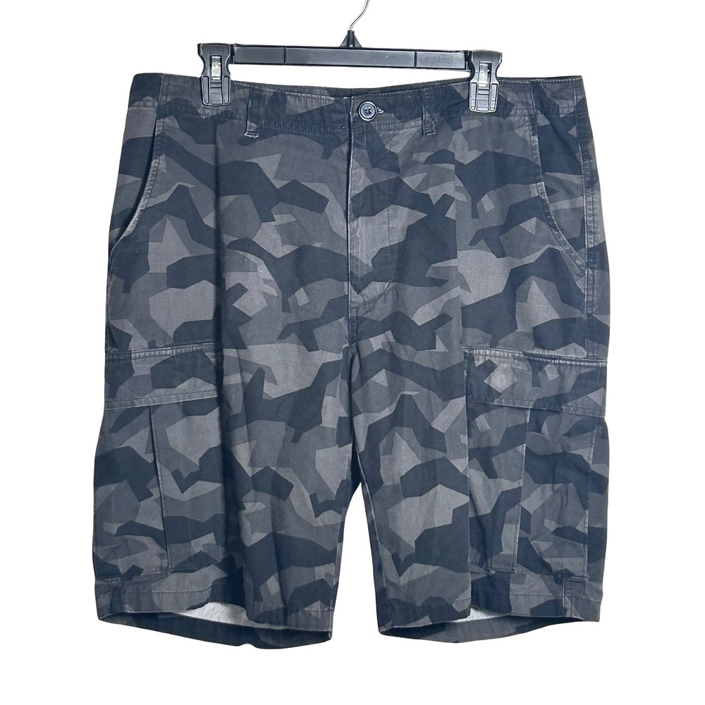 Patagonia Camoflauge Cargo Shorts Men's Size 35 Outdoor Hiking Trail Ecofriendly